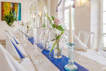 romantisch geschmückte Tische