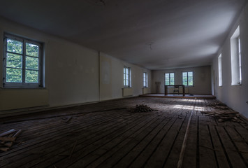 leerer raum in einem kloster