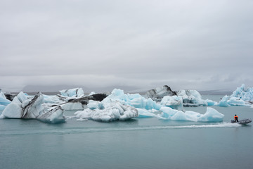 Eisberge zum Greifen nah: Gletscherlagune Jökulsárlón - Vatnajökull-Nationalpark, Island