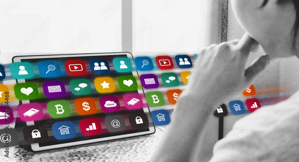 Aufkleber online media and application technology on digital tablet. a man using online media application on d
