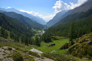 Fototapeta na wymiar Valle d'Aosta - panorama sulla vallata di Gressoney