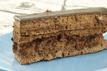 Gâteau au chocolat dans une assiette