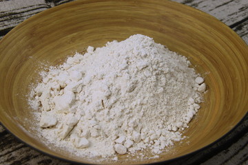 Farine dans un bol