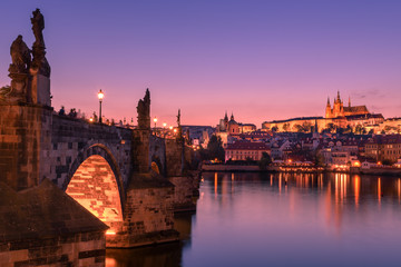 Charles bridge and Prague castle at dusk - obrazy, fototapety, plakaty