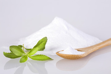 Natural sweetener in powder from stevia plant