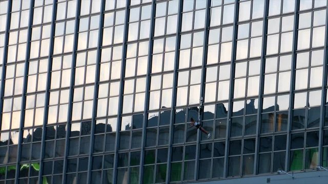 Extreme Sports: Jumper Experiences Base Flying From Skyscraper