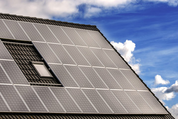 Fototapeta premium Solaranlage auf einer Dachfläche 