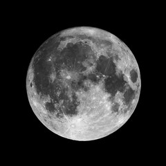 Naklejka premium Księżyc w pełni odizolowywający na czarnym nocnego nieba tle. 99,7% Księżyca widoczne tuż przed fazą księżyca w pełni.