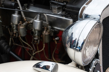 Vecchio motore d'auto