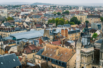 Fototapeta na wymiar Vue sur Dijon du haut de la Tour Philippe Le Bon