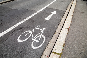 Spur für Radfahrer im Straßenverkehr