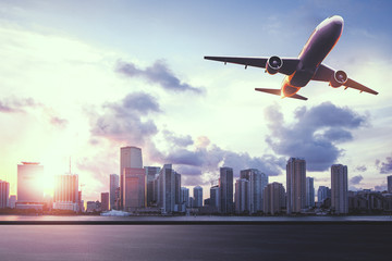 Obraz premium Widok na miasto z lecącego samolotu