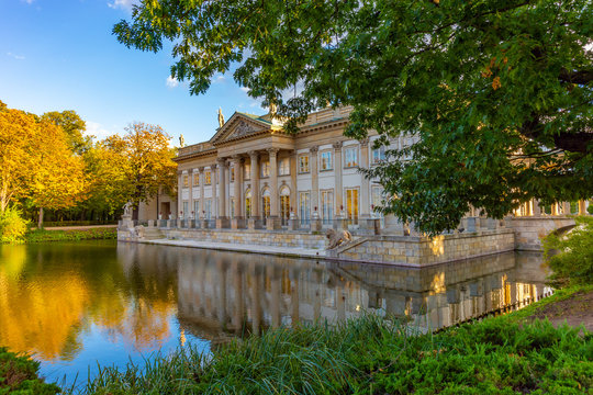Fototapeta Royal Łazienki Park in Warsaw, Palace on the water, Poland