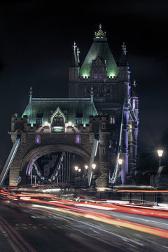 tower bridge in london at night