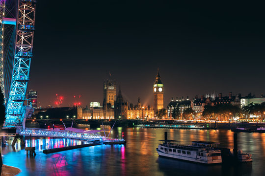 night view of Palace of Westminster