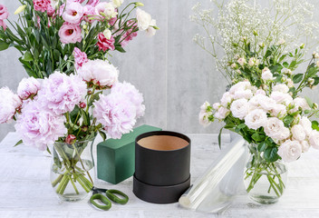 Florist at work: How to make fashionable flower box