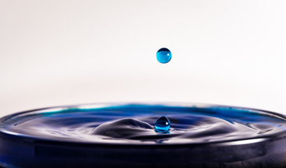The form of a drop falling into a bowl of water