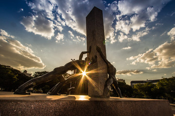 Monumento &Agrave;s Tr&ecirc;s Ra&ccedil;as na Pra&ccedil;a C&iacute;vica de Goi&acirc;nia, Goi&aacute;s, Brasil