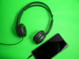 Headphone and smart phone for music sound