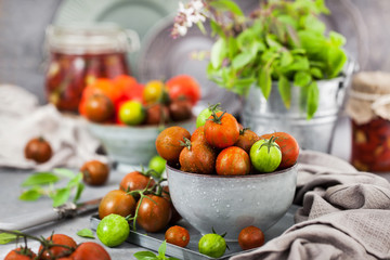 Fototapeta na wymiar Fresh ripe cherry tomatoes in bowl on gray background