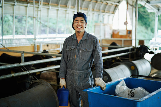 畜産農家の若者