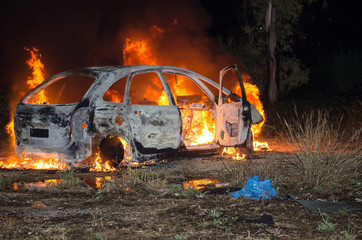 Τhe thieves burn a job car after robbery Athens Greece