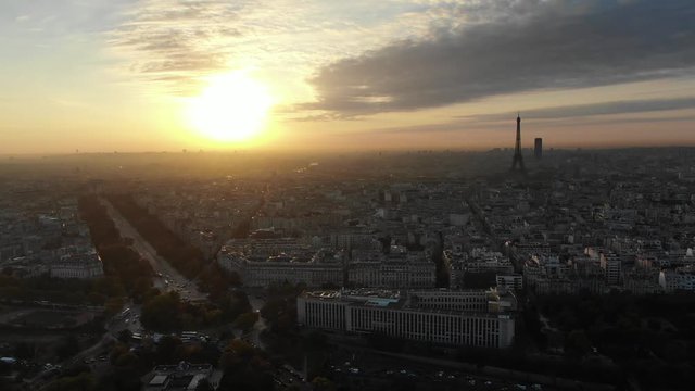 lever de soleil sur Paris, film&eacute; par h&eacute;licopt&egrave;re