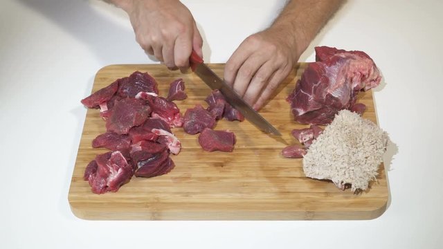 Cut to slice meat raw beef barf meal to  make barf meal for dog