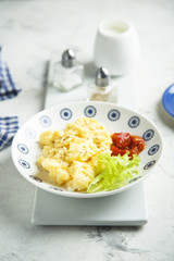 Scrambled eggs, served with lettuce and capsicum