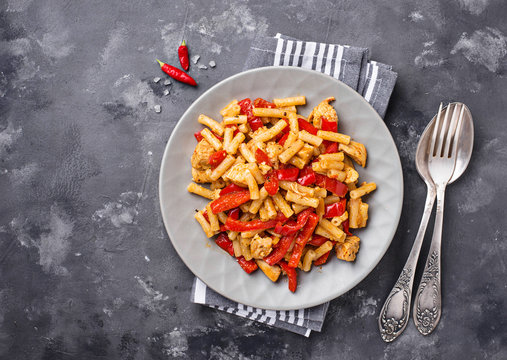 Pasta with chicken and pepper in tomato sauce