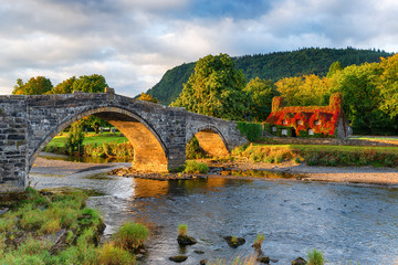 Autumn at Llanrwst in Wales - obrazy, fototapety, plakaty