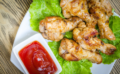 fried chicken wings and sauce