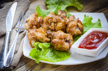 fried chicken wings and sauce