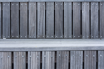 Drewniany podest szare surowe deski © B.M.