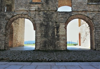 Forte Interrotto domina dall'alto l'altopiano di Asiago, in provincia di Vicenza, Italia...