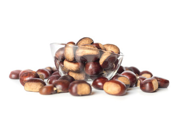 Obraz premium pile of chestnuts in a transparent glass bowl isolated 