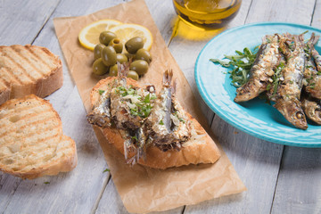 Sardine fish sandwich with garlic and olive oil