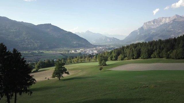 Drohnenaufnahme von Zizers und Landquart in Graub&uuml;nden in der Schweiz
