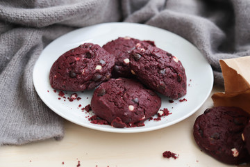 chocolate chip red velvet cookie