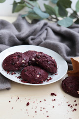 chocolate chip red velvet cookie