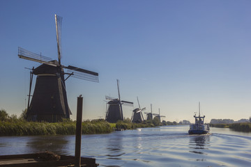 Fototapeta na wymiar Kinderdijk canal and windmills in Netherlands