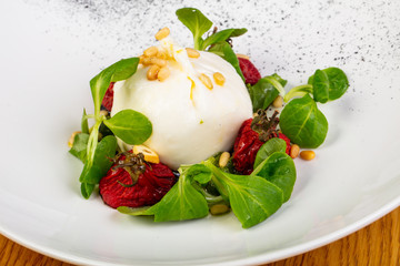 Buratta salad with tomatoes