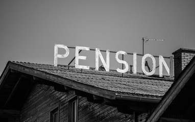 Fototapeta premium Verlassene Pension, düsteres Haus mit 