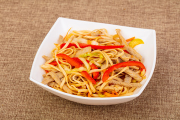 Wok noodle with pork and vegetables