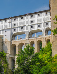 Fototapeta premium Scenic view of Cloak Bridge in castle in Cesky Krumlov, Czech Republic