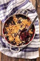 red berry crumble