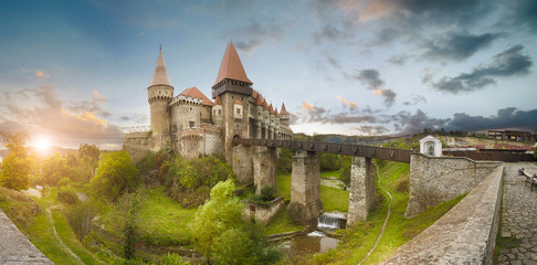 Obraz premium Beautiful spring panorama view of the Corvin Castle, also known as Hunyad Castle or Hunedoara Castle is a Gothic-Renaissance castle in Hunedoara, in the region of Transylvania, Romania at sunset