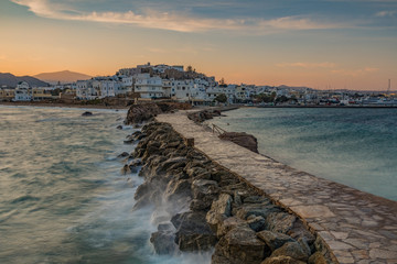Vista panoramica sulla città di Chora alle prime luci del mattino, isola di Naxos GR	