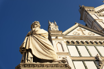 Fototapeta premium Dante Alighieri statue in Santa Croce square in Florence, Italy