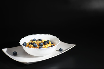 Corn flakes with fresh berries